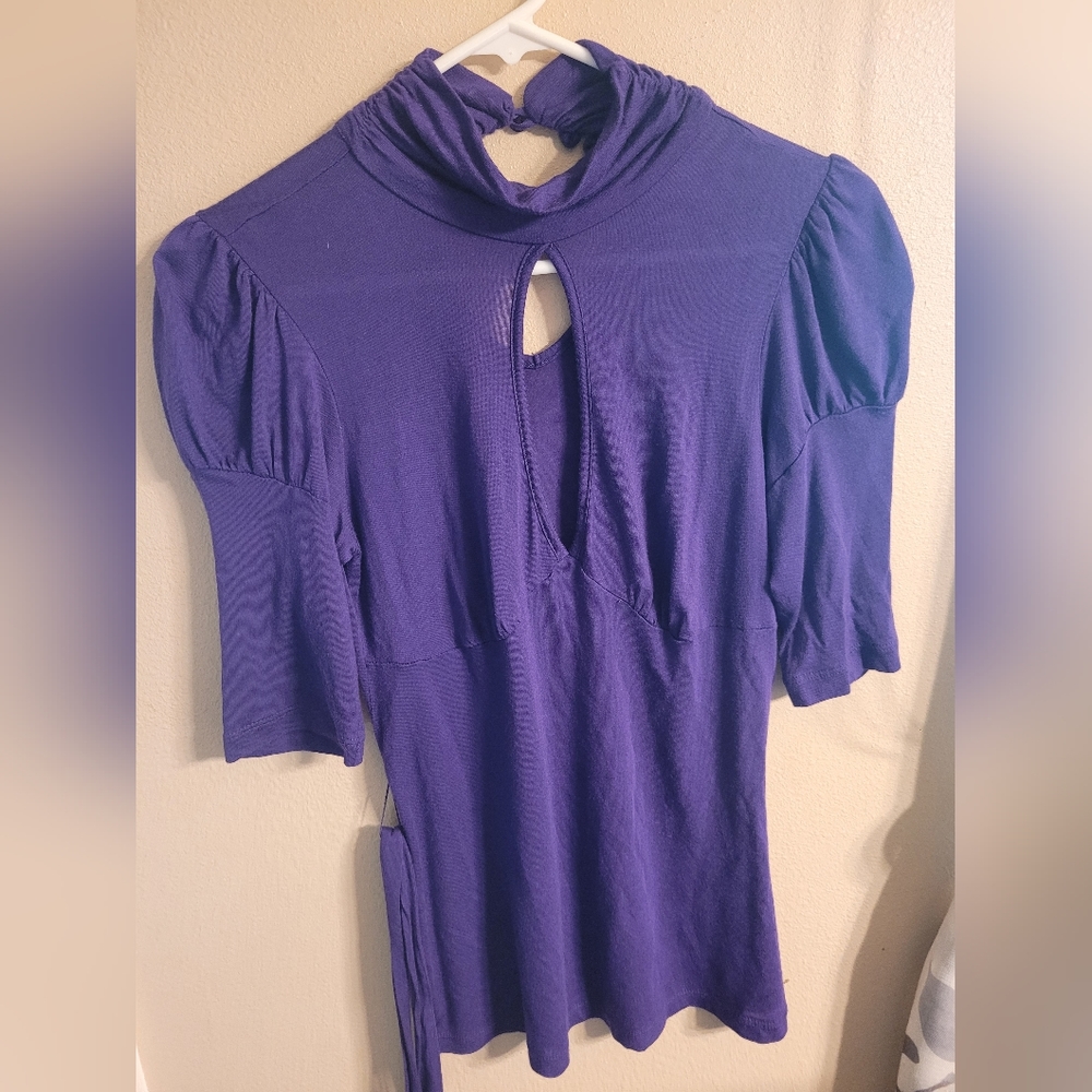 Adorable Purple keyhole neck Medium womens Top